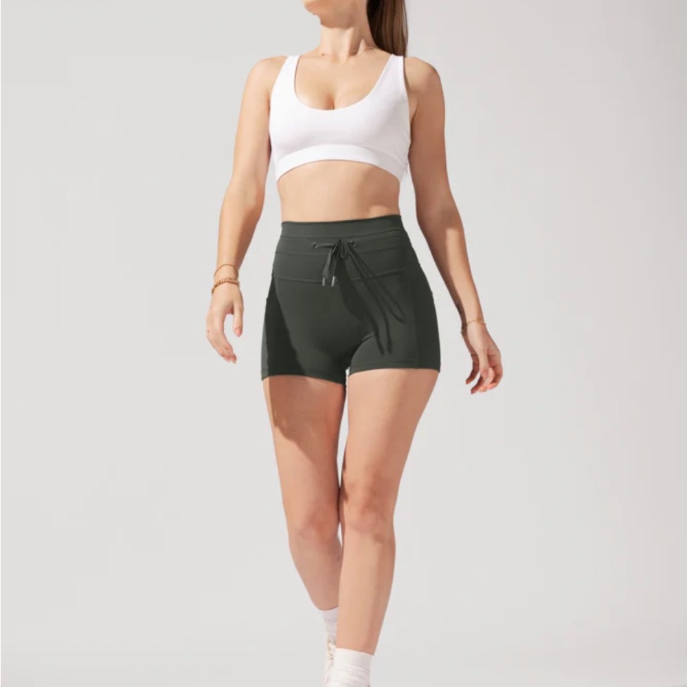 NWT Popflex cargo booty short with pockets